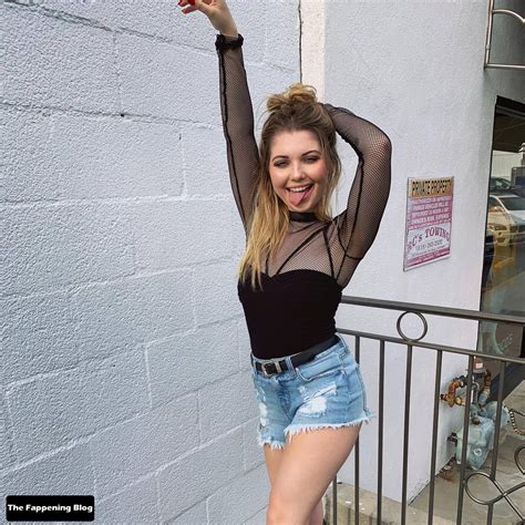 Sammi Hanratty Topless Cendored And Sexy (51 Photos And。